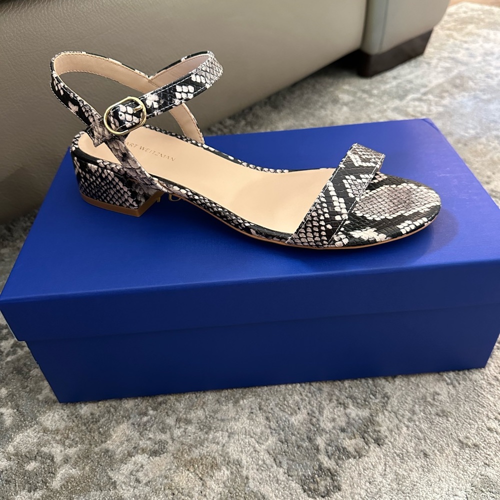 New Stuart Weitzman sandals size 9B